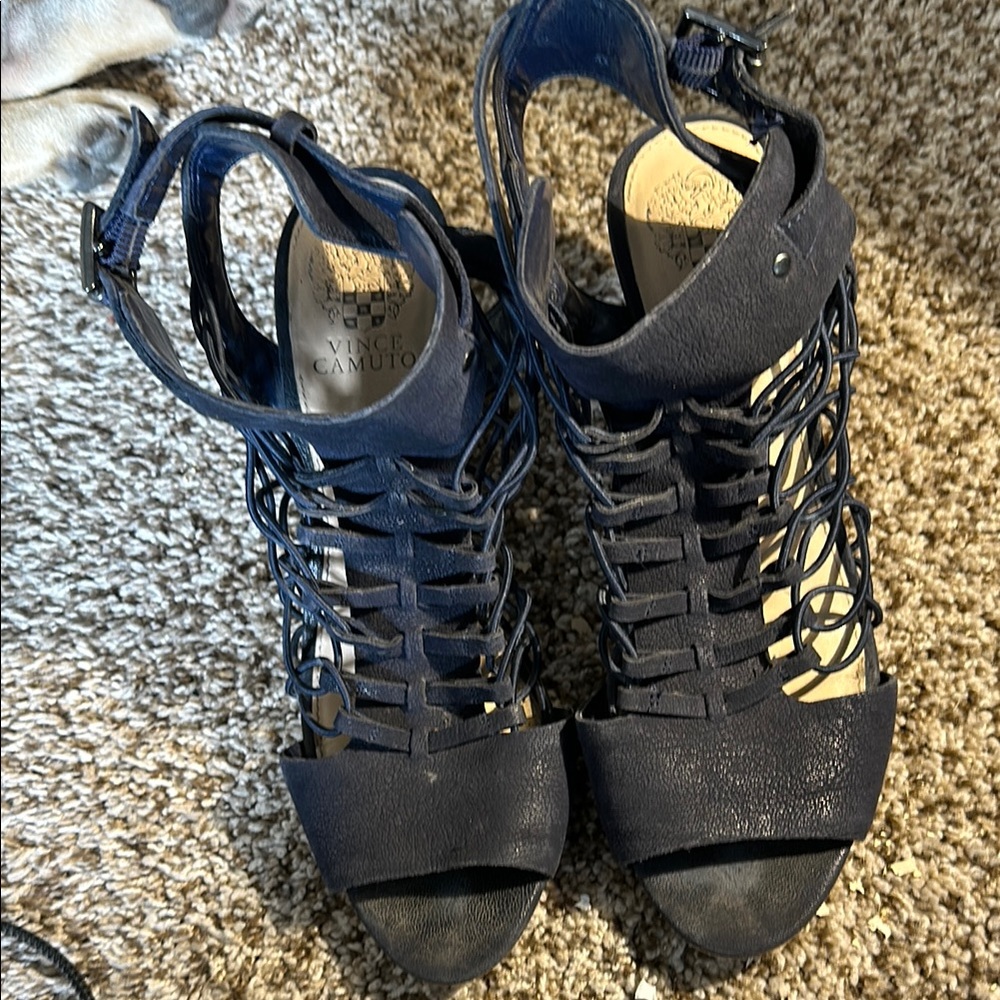 Vince Camuto Women's Navy chunky heeled booties. Size 8.5